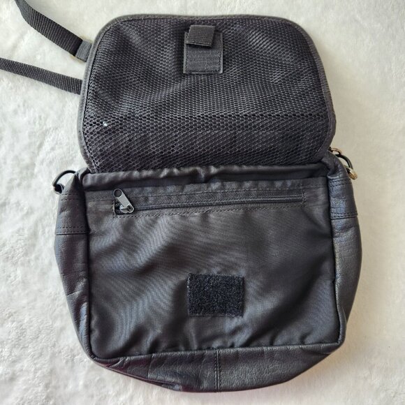 Vintage Wilsons Leather Convertible Purse Black Crossbody Fanny Belt Bag 90s Y2K - Picture 3 of 16